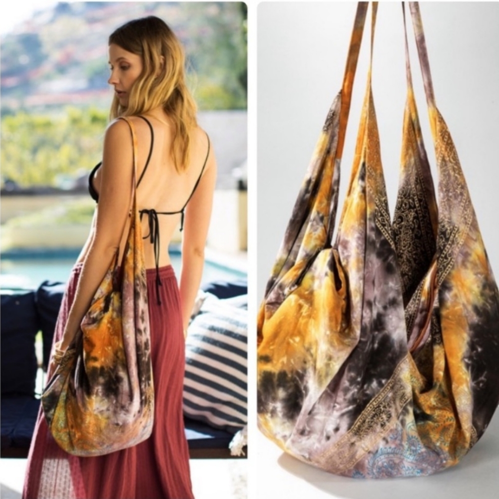 Heart of gold 💛 Oversized Hobo Bag